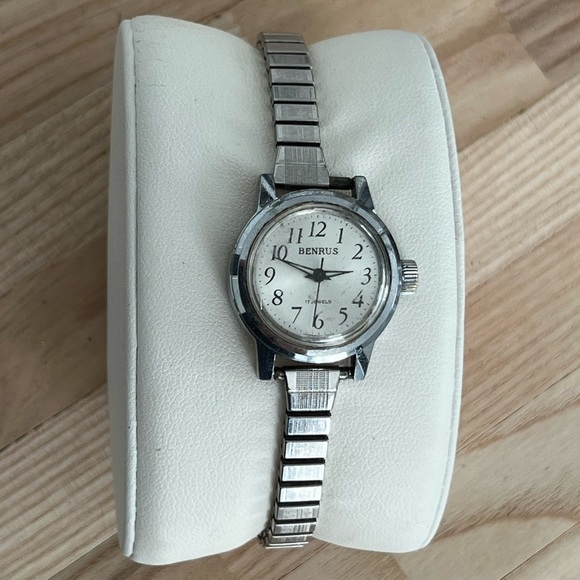 Benrus Ladies Watch Rare Vintage Mechanical Winding 17 Jewels Stretch Bracelet - Picture 1 of 9